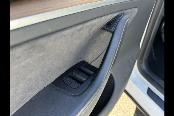 Tesla Model Y Long Range Dual AWD VAN: 39.900,- VOOR: 36.770,- UW WKVOORDEEL: 3.130,- | SOH 95% | AFNEEMBARE TREKHAAK|  RIJKLAAR GELEVERD | 12 MND BOVAG GARANTIE | TESLA GARANTIE ACCU + AANDRIJFLIJN T/M 08-2031/ 192.000KM|