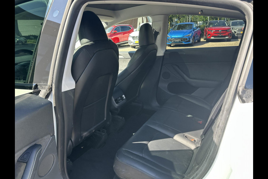 Tesla Model Y Long Range Dual AWD VAN: 39.900,- VOOR: 36.770,- UW WKVOORDEEL: 3.130,- | SOH 95% | AFNEEMBARE TREKHAAK|  RIJKLAAR GELEVERD | 12 MND BOVAG GARANTIE | TESLA GARANTIE ACCU + AANDRIJFLIJN T/M 08-2031/ 192.000KM|