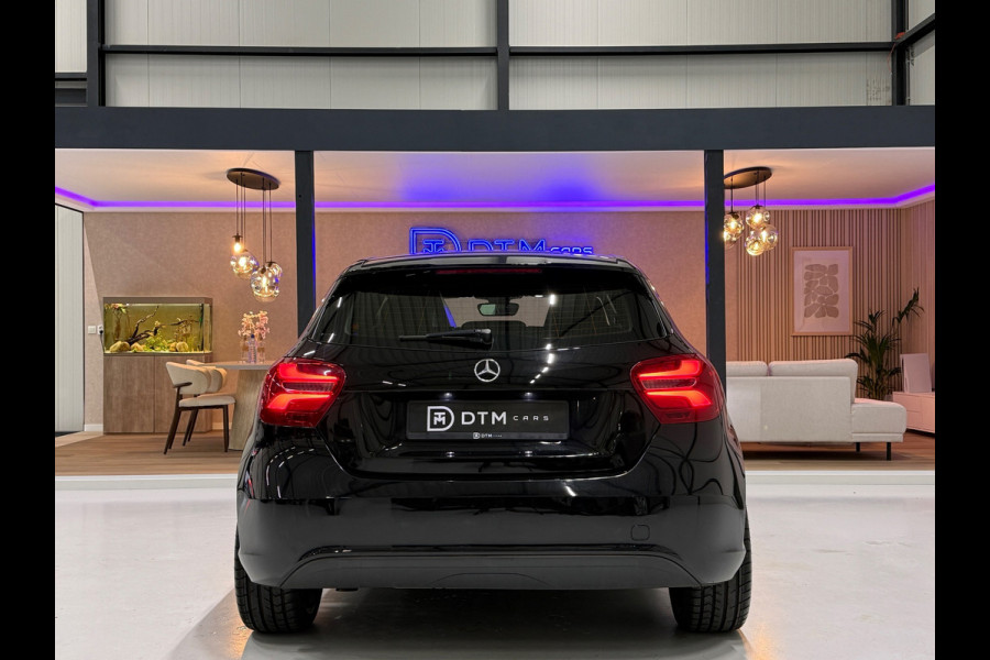 Mercedes-Benz A-Klasse 180 Business Solution AMG Aut.|19 Inch Camera Cruise Control led koplampen Navigatie Carplay & Android Auto