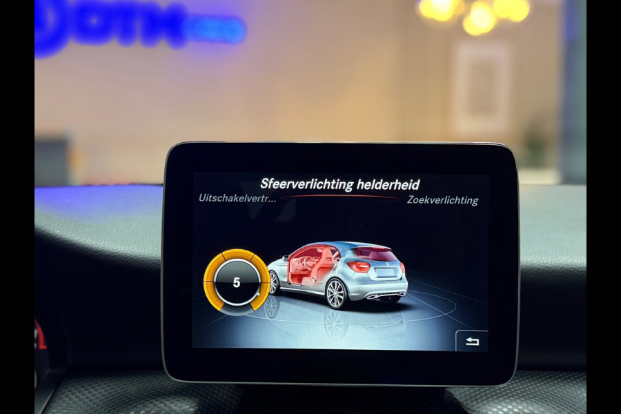 Mercedes-Benz A-Klasse 180 Business Solution AMG Aut.|19 Inch Camera Cruise Control led koplampen Navigatie Carplay & Android Auto