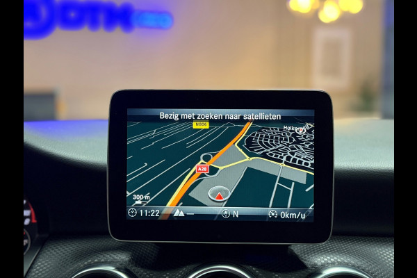 Mercedes-Benz A-Klasse 180 Business Solution AMG Aut.|19 Inch Camera Cruise Control led koplampen Navigatie Carplay & Android Auto