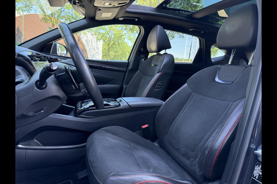 Hyundai Tucson 1.6 T-GDI HEV N Line VAN: 36.900,- VOOR: 34.877,- UW WKVOORDEEL: 2.023,-| PANO |DEALER ONDERHOUDEN| HYUNDAI GARANTIE T/M 02-2028| STOELVENTILATIE + VERWARMING| CAMERA | FULL OPTIONS| ACHTERBANK VERWARMD