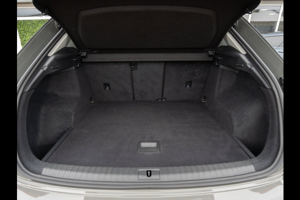Audi Q3 35 TFSI S Line Pro Line | Pano | Camera | 20'' |