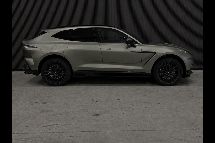 Aston Martin Dbx 4.0 V8 707 / Fabrieksgarantie tot 26.10.2026 / Matt groen / 360 Camera / Carbon delen