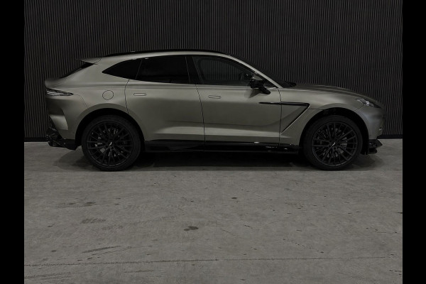 Aston Martin Dbx 4.0 V8 707 / Fabrieksgarantie tot 26.10.2026 / Matt groen / 360 Camera / Carbon delen