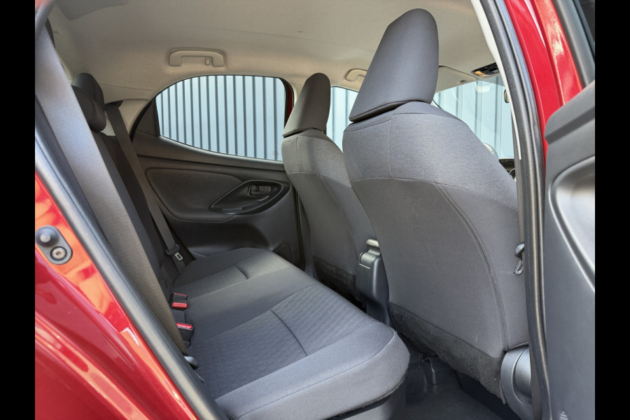 Toyota Yaris 1.5 Hybrid Dynamic | BSM | Dealer onderhouden | 10 jr GARANTIE | Rijklaar!!!
