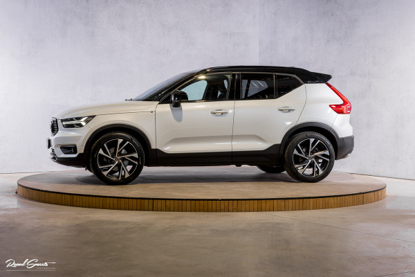 Volvo XC40 2.0 T5 AWD R-Design Intro Edition | 2.100 kg Trekvermogen | Zwenkbare trekhaak | Panorama dak | Adaptieve cruise | Blis | Memory |