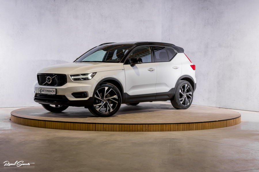 Volvo XC40 2.0 T5 AWD R-Design Intro Edition | 2.100 kg Trekvermogen | Zwenkbare trekhaak | Panorama dak | Adaptieve cruise | Blis | Memory |
