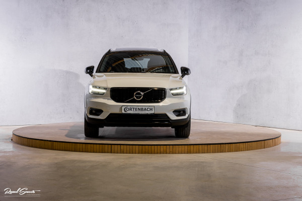 Volvo XC40 2.0 T5 AWD R-Design Intro Edition | 2.100 kg Trekvermogen | Zwenkbare trekhaak | Panorama dak | Adaptieve cruise | Blis | Memory |