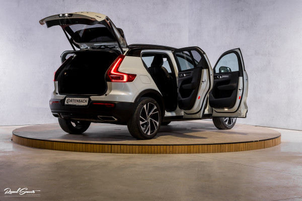 Volvo XC40 2.0 T5 AWD R-Design Intro Edition | 2.100 kg Trekvermogen | Zwenkbare trekhaak | Panorama dak | Adaptieve cruise | Blis | Memory |