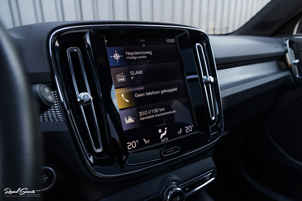 Volvo XC40 2.0 T5 AWD R-Design Intro Edition | 2.100 kg Trekvermogen | Zwenkbare trekhaak | Panorama dak | Adaptieve cruise | Blis | Memory |