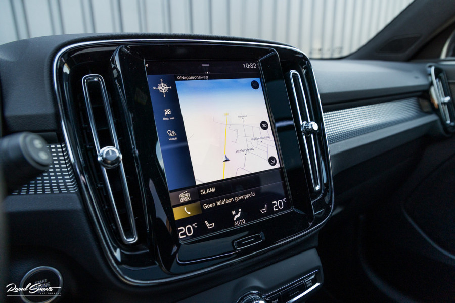 Volvo XC40 2.0 T5 AWD R-Design Intro Edition | 2.100 kg Trekvermogen | Zwenkbare trekhaak | Panorama dak | Adaptieve cruise | Blis | Memory |