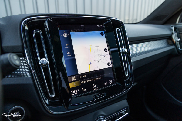 Volvo XC40 2.0 T5 AWD R-Design Intro Edition | 2.100 kg Trekvermogen | Zwenkbare trekhaak | Panorama dak | Adaptieve cruise | Blis | Memory |
