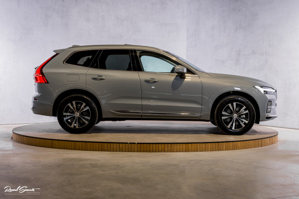 Volvo XC60 2.0 T6 Plug-in hybrid AWD Essential Bright | Panorama dak | Zwenkbare trekhaak | Adaptieve cruise | Blis | Apple carplay |