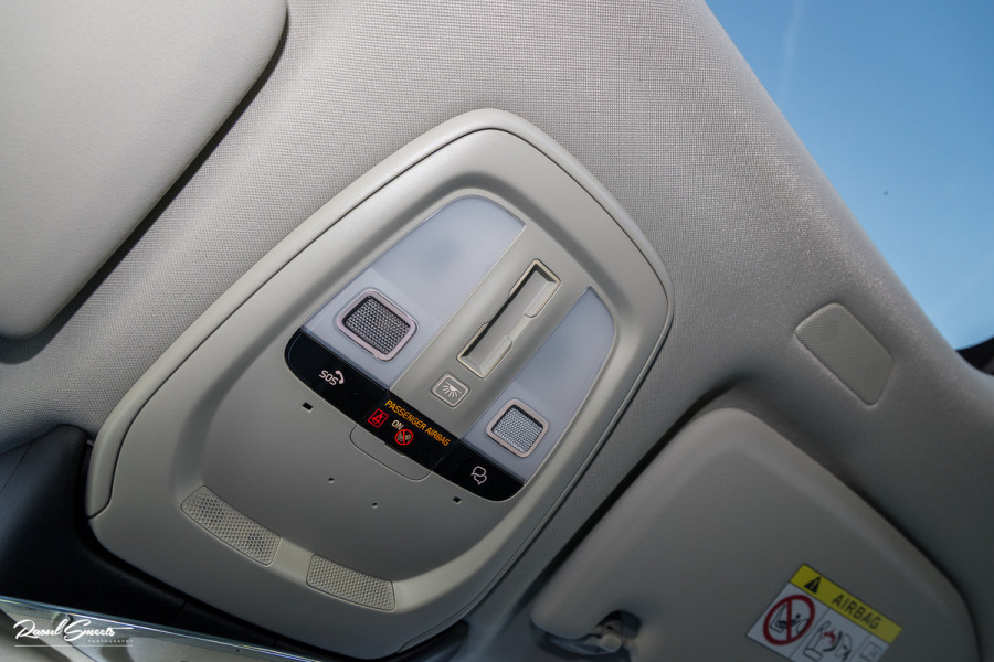 Volvo XC60 2.0 T6 Plug-in hybrid AWD Essential Bright | Panorama dak | Zwenkbare trekhaak | Adaptieve cruise | Blis | Apple carplay |