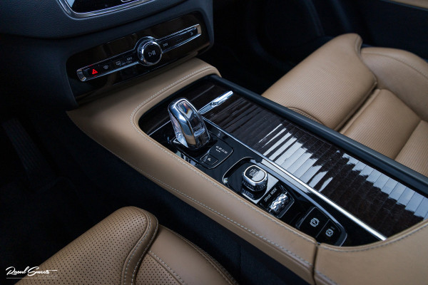 Volvo XC90 2.0 T8 Twin Engine AWD Inscription | Luchtvering | Zwenkbare trekhaak | Bowers&Wilkins | Panorama dak | Stoelverkoeling | Massage |