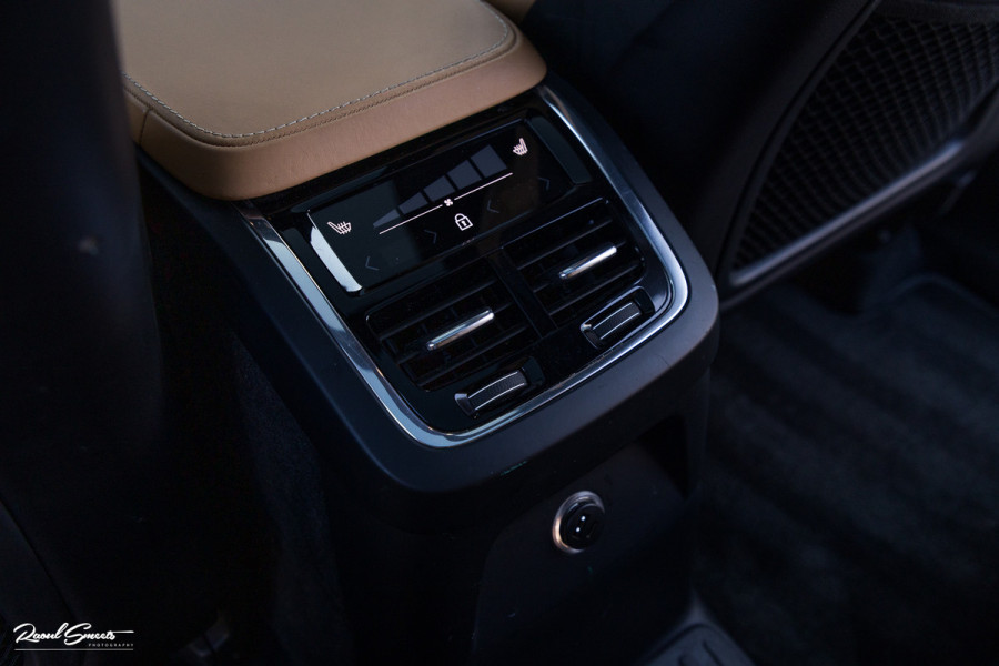 Volvo XC90 2.0 T8 Twin Engine AWD Inscription | Luchtvering | Zwenkbare trekhaak | Bowers&Wilkins | Panorama dak | Stoelverkoeling | Massage |