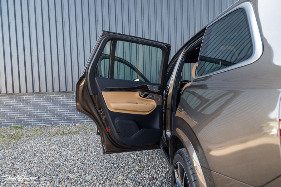 Volvo XC90 2.0 T8 Twin Engine AWD Inscription | Luchtvering | Zwenkbare trekhaak | Bowers&Wilkins | Panorama dak | Stoelverkoeling | Massage |