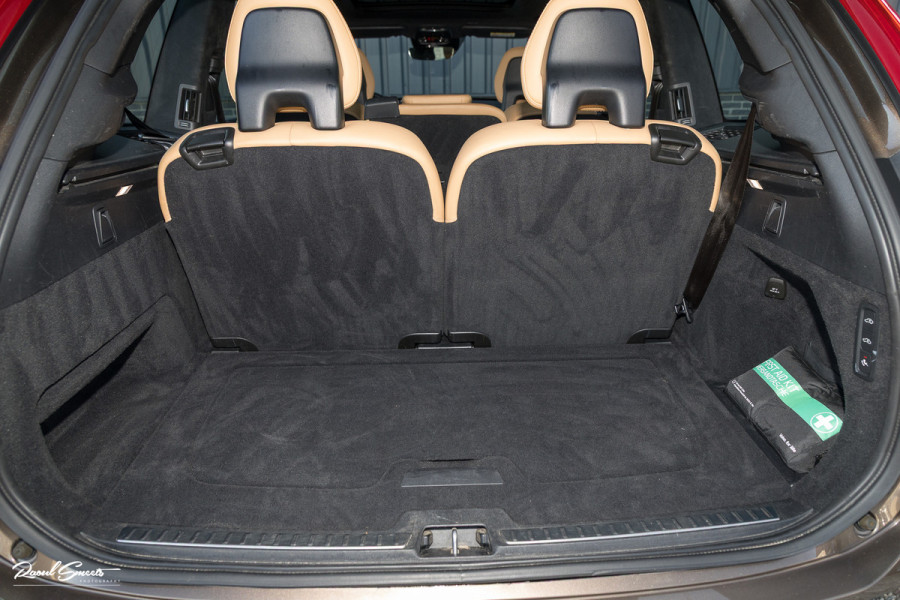 Volvo XC90 2.0 T8 Twin Engine AWD Inscription | Luchtvering | Zwenkbare trekhaak | Bowers&Wilkins | Panorama dak | Stoelverkoeling | Massage |