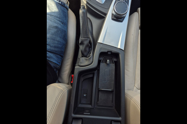 BMW 3-serie 320i Luxury Edition Individual Schuifdak Apple CarPlay Virtual dash Camera LED NAP 2e eigenaar 320i Luxury Edition