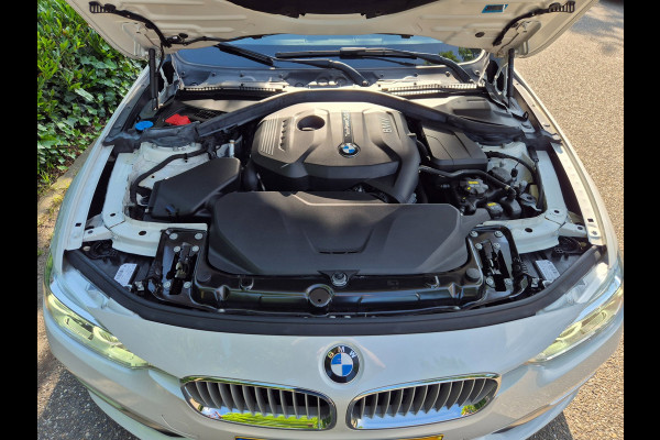 BMW 3-serie 320i Luxury Edition Individual Schuifdak Apple CarPlay Virtual dash Camera LED NAP 2e eigenaar 320i Luxury Edition