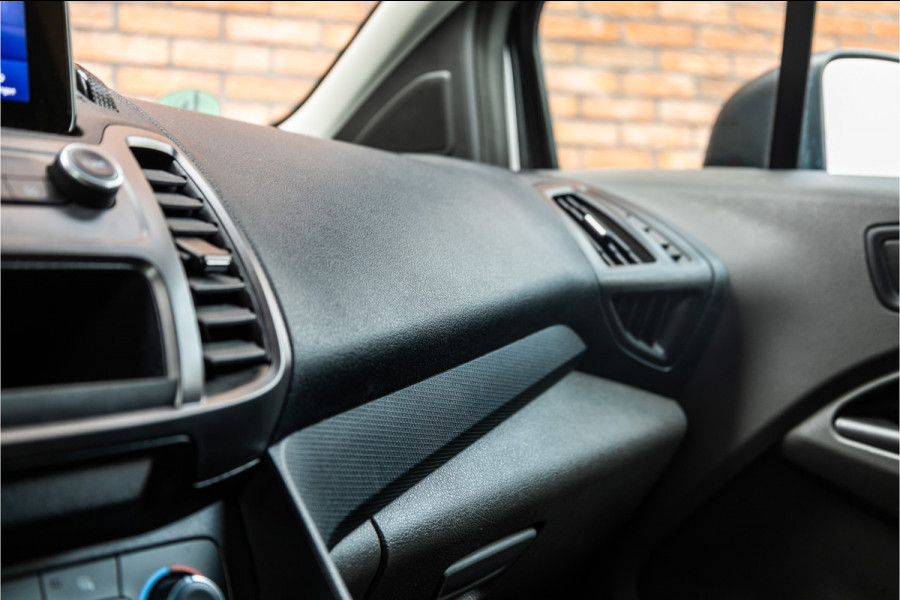 Ford Transit Connect 1.0 Ecoboost 100 PK | Navigatie | Camera | CarPlay | Cruise control | 3-Zitter | MF Stuur | Nieuwe APK | Dealer onderhouden | Benzine | Euro 6