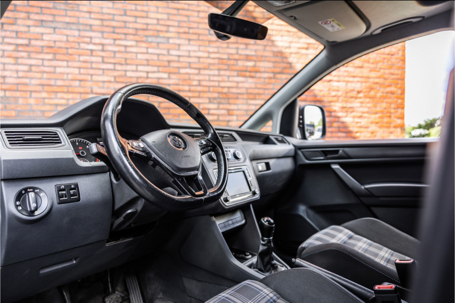 Volkswagen Caddy 2.0 TDI Exclusive 185 PK | Marge | BTW & BPM Vrij | Bi-Xenon | ACC | CarPlay | Navigatie | PDC | MF Stuur | Trekhaak | Nieuwe APK | Alarm | Schroefset | Spoilerkit | Dealer onderhouden