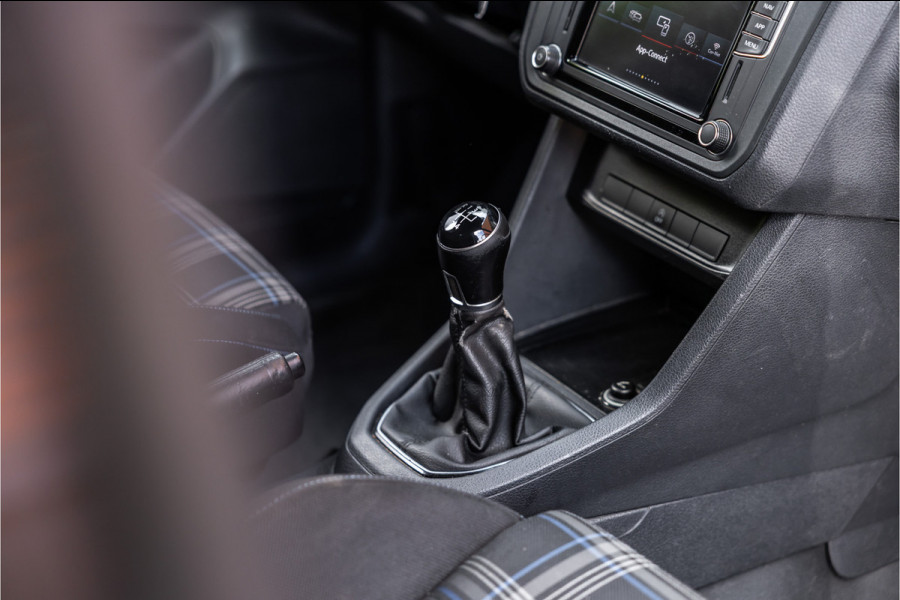 Volkswagen Caddy 2.0 TDI Exclusive 185 PK | Marge | BTW & BPM Vrij | Bi-Xenon | ACC | CarPlay | Navigatie | PDC | MF Stuur | Trekhaak | Nieuwe APK | Alarm | Schroefset | Spoilerkit | Dealer onderhouden