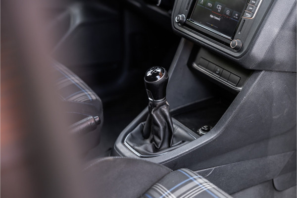 Volkswagen Caddy 2.0 TDI Exclusive 185 PK | Marge | BTW & BPM Vrij | Bi-Xenon | ACC | CarPlay | Navigatie | PDC | MF Stuur | Trekhaak | Nieuwe APK | Alarm | Schroefset | Spoilerkit | Dealer onderhouden