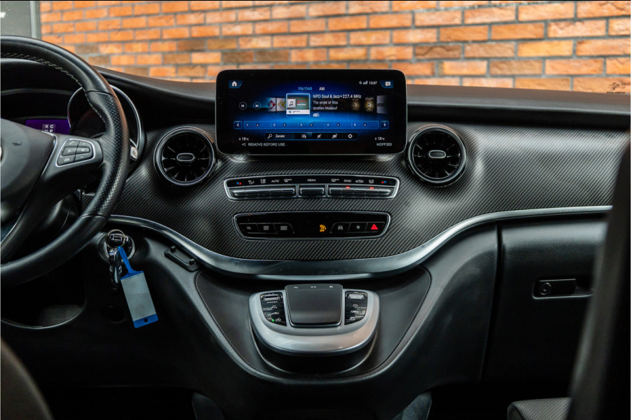 Mercedes-Benz V-Klasse 300d DC | AMG | 4-Matic | 360 Camera | Stoelventilatie | CarPlay | Navigatie | Lederen bekleding | Elek schuifdeuren | LED koplampen | Elek achterklep | DAB | V300 | V300d | Nieuwe APK | Dealer onderhouden