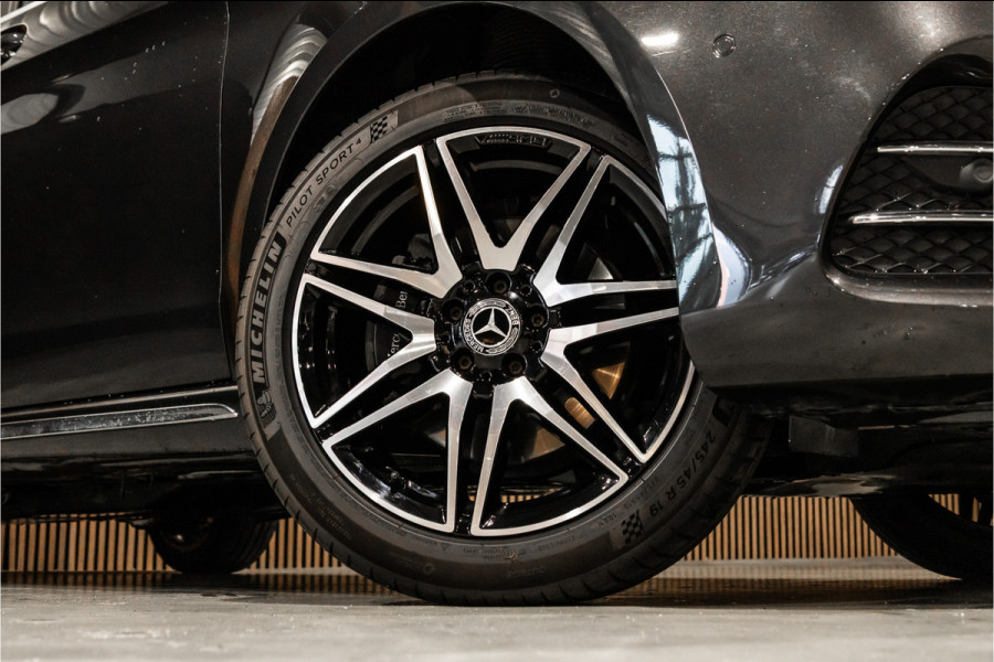 Mercedes-Benz V-Klasse 300d DC | AMG | 4-Matic | 360 Camera | Stoelventilatie | CarPlay | Navigatie | Lederen bekleding | Elek schuifdeuren | LED koplampen | Elek achterklep | DAB | V300 | V300d | Nieuwe APK | Dealer onderhouden