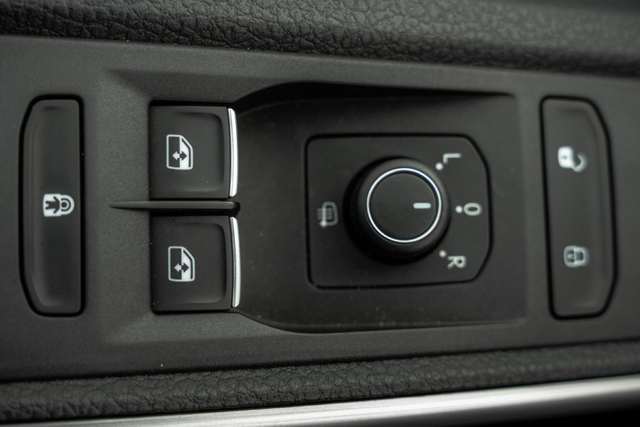 Volkswagen Transporter T6.1 Bulli 2.0 TDI L1H1 | Virtual cockpit | Automaat | 150 PK | 3-Zits | 1e Eigenaar | LED | Camera | Carplay | PDC | Zijschuifdeur R+L | T