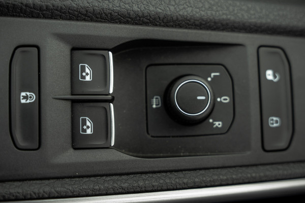 Volkswagen Transporter T6.1 Bulli 2.0 TDI L1H1 | Virtual cockpit | Automaat | 150 PK | 3-Zits | 1e Eigenaar | LED | Camera | Carplay | PDC | Zijschuifdeur R+L | T