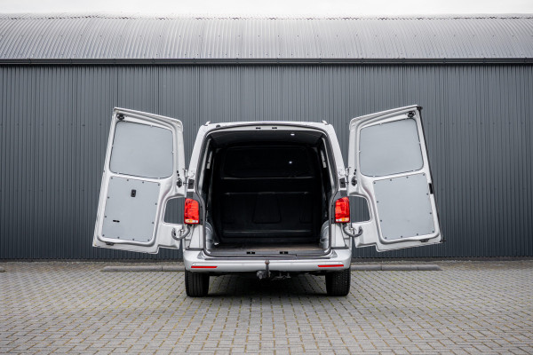Volkswagen Transporter T6.1 Bulli 2.0 TDI L1H1 | Virtual cockpit | Automaat | 150 PK | 3-Zits | 1e Eigenaar | LED | Camera | Carplay | PDC | Zijschuifdeur R+L | T
