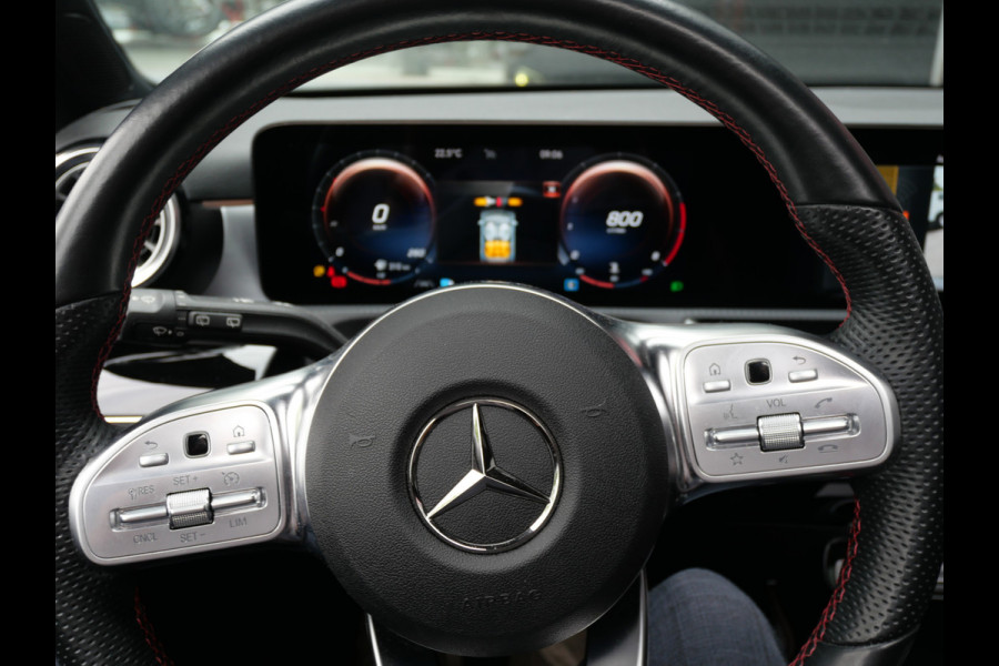 Mercedes-Benz A-Klasse 180 AMG | NIGHT PAKKET | PANORAMA | WIDESCREEN | MULTIBEAM | NL-AUTO!!