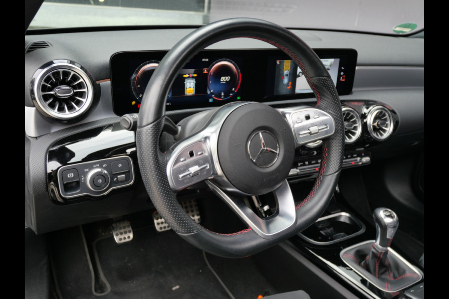 Mercedes-Benz A-Klasse 180 AMG | NIGHT PAKKET | PANORAMA | WIDESCREEN | MULTIBEAM | NL-AUTO!!