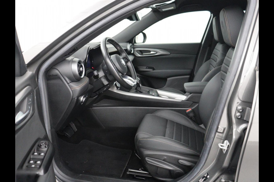 Alfa Romeo Tonale 1.3T PHEV TI | 280PK | SOH 99% | Trekhaak | Stoelverwarming | Adaptive cruise | Camera | Carplay | Matrix LED | Navigatie | Stuurverwarming | Climate control | Plug In