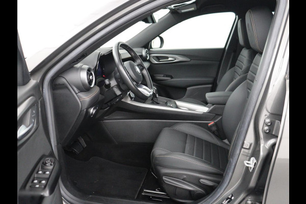 Alfa Romeo Tonale 1.3T PHEV TI | 280PK | SOH 99% | Trekhaak | Stoelverwarming | Adaptive cruise | Camera | Carplay | Matrix LED | Navigatie | Stuurverwarming | Climate control | Plug In