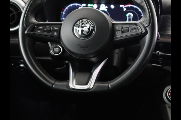 Alfa Romeo Tonale 1.3T PHEV TI | 280PK | SOH 99% | Trekhaak | Stoelverwarming | Adaptive cruise | Camera | Carplay | Matrix LED | Navigatie | Stuurverwarming | Climate control | Plug In