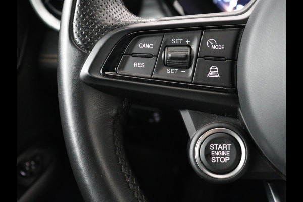 Alfa Romeo Tonale 1.3T PHEV TI | 280PK | SOH 99% | Trekhaak | Stoelverwarming | Adaptive cruise | Camera | Carplay | Matrix LED | Navigatie | Stuurverwarming | Climate control | Plug In