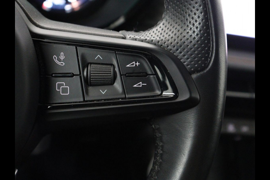 Alfa Romeo Tonale 1.3T PHEV TI | 280PK | SOH 99% | Trekhaak | Stoelverwarming | Adaptive cruise | Camera | Carplay | Matrix LED | Navigatie | Stuurverwarming | Climate control | Plug In