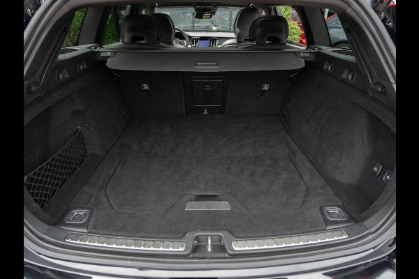 Volvo V60 2.0 T8 Recharge AWD R-Design 455 PK | Pano | 1e Eig. | SOH 96 % |