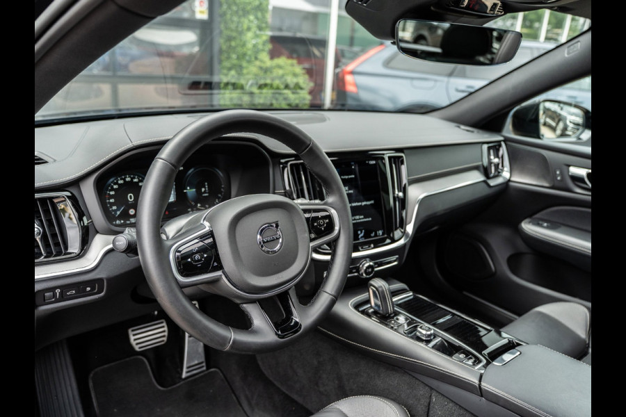 Volvo V60 2.0 T8 Recharge AWD R-Design 455 PK | Pano | 1e Eig. | SOH 96 % |