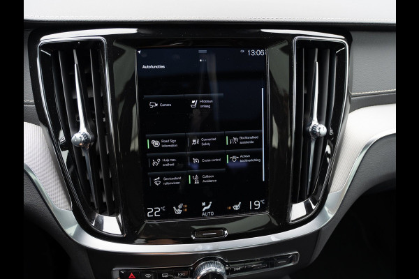 Volvo V60 2.0 T8 Recharge AWD R-Design 455 PK | Pano | 1e Eig. | SOH 96 % |
