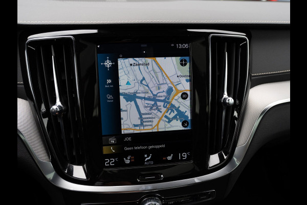 Volvo V60 2.0 T8 Recharge AWD R-Design 455 PK | Pano | 1e Eig. | SOH 96 % |