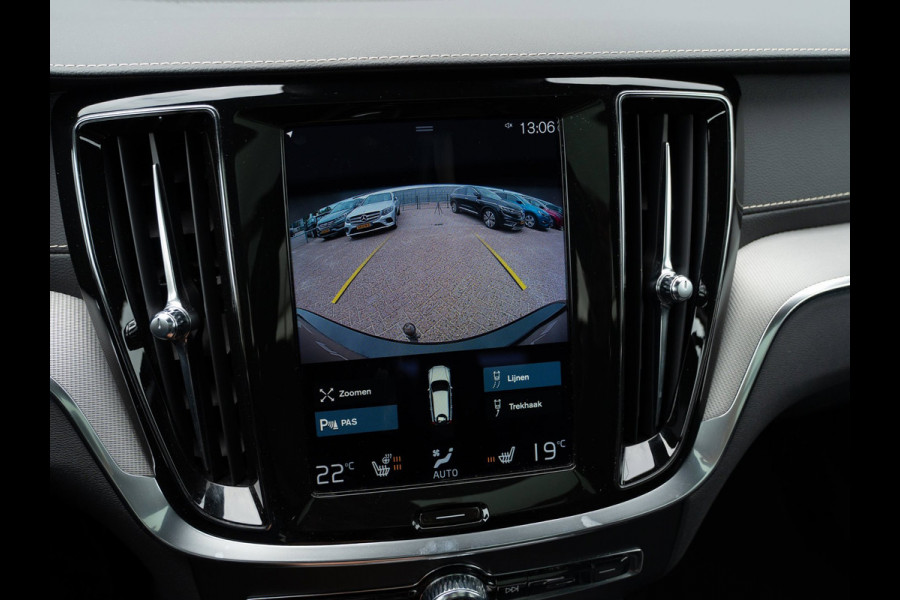 Volvo V60 2.0 T8 Recharge AWD R-Design 455 PK | Pano | 1e Eig. | SOH 96 % |