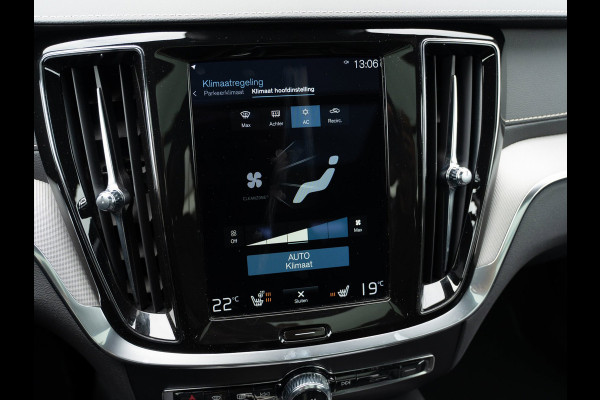 Volvo V60 2.0 T8 Recharge AWD R-Design 455 PK | Pano | 1e Eig. | SOH 96 % |