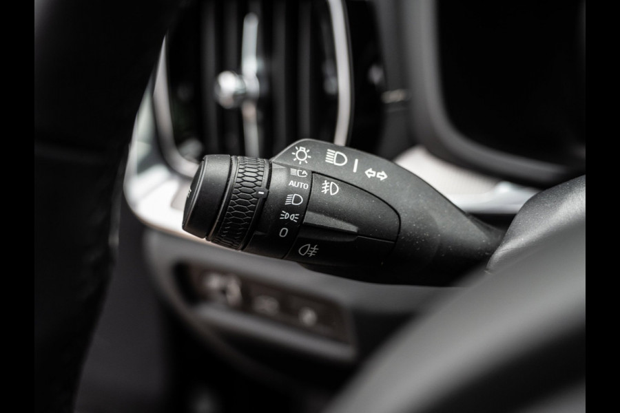 Volvo V60 2.0 T8 Recharge AWD R-Design 455 PK | Pano | 1e Eig. | SOH 96 % |