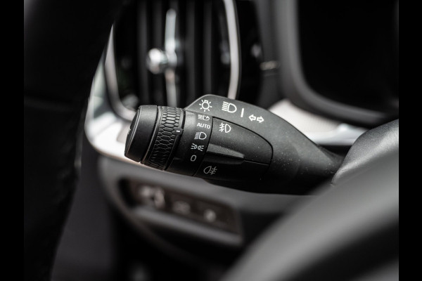 Volvo V60 2.0 T8 Recharge AWD R-Design 455 PK | Pano | 1e Eig. | SOH 96 % |