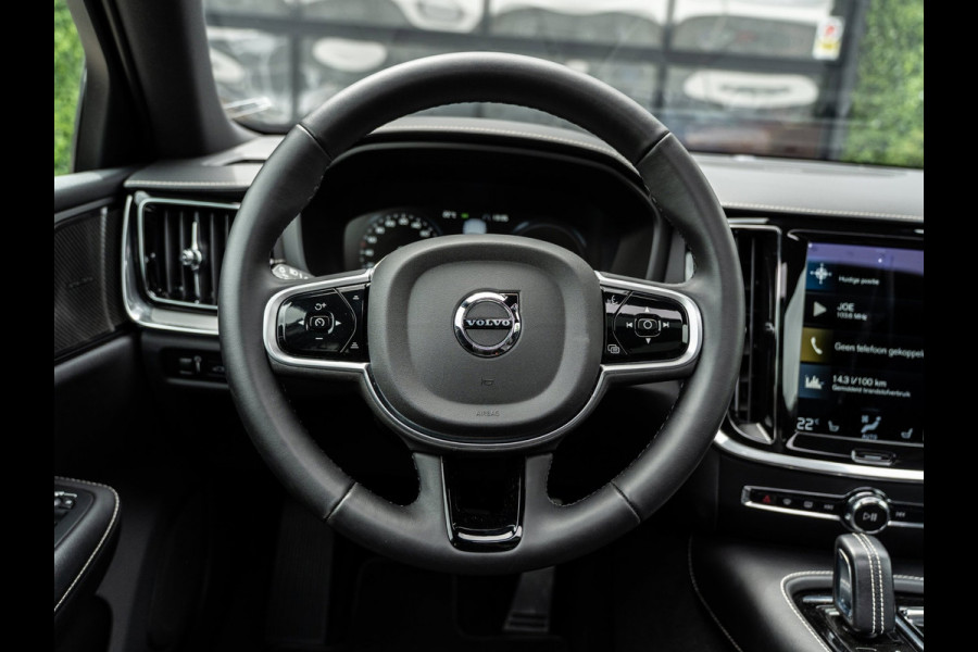 Volvo V60 2.0 T8 Recharge AWD R-Design 455 PK | Pano | 1e Eig. | SOH 96 % |